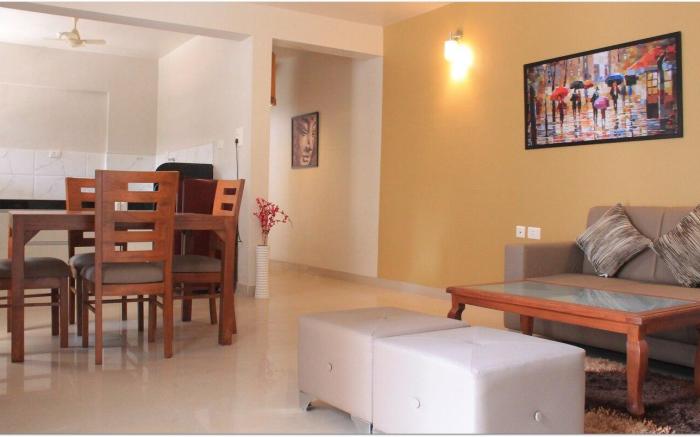 Sanitized Spacious room with Queen bed, AC, Pune