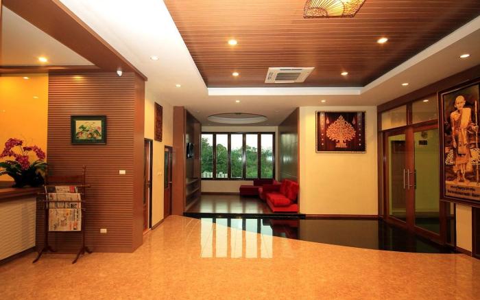 Chaophayathara Riverside Hotel