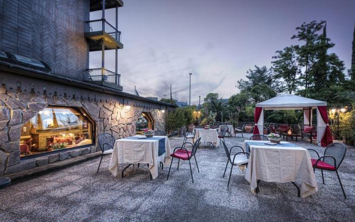 Colony Hotel
