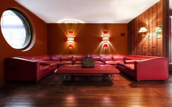 Colony Hotel