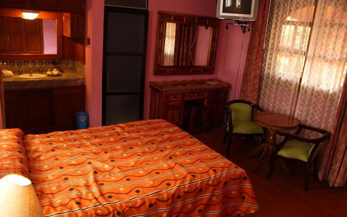 HOTEL POSADA LA CASONA DE CORTES