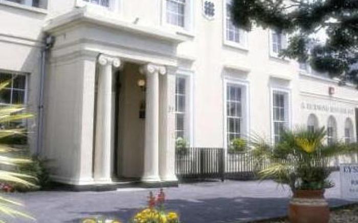 Lysses House Hotel