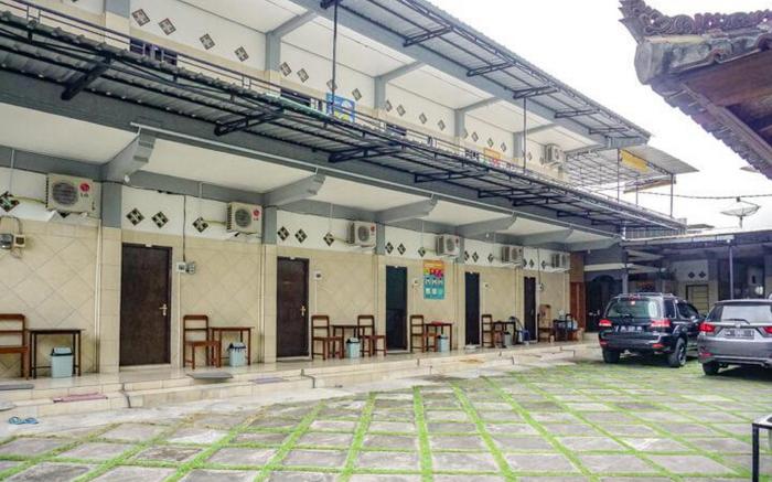 RedDoorz near Penimbangan Beach Singaraja