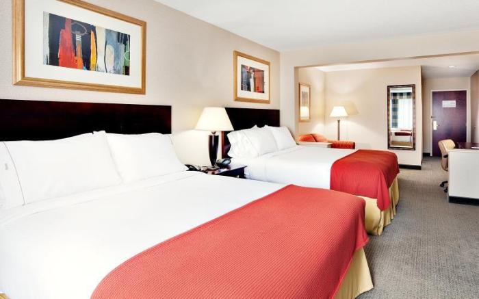 Holiday Inn Express & Suites Bradley Airport By IHG