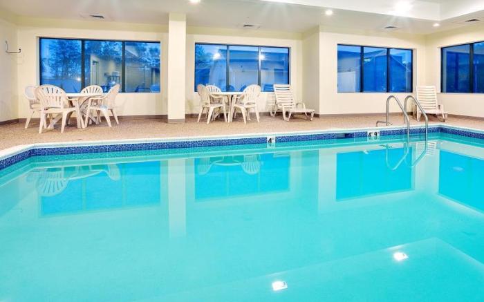 Holiday Inn Express & Suites Bradley Airport By IHG