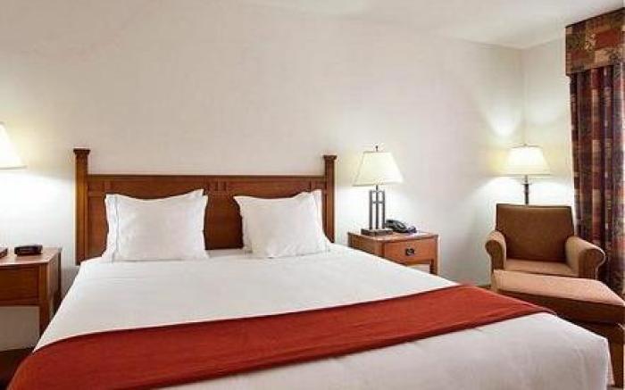 Holiday Inn Express Hotel & Suites Mattoon By IHG