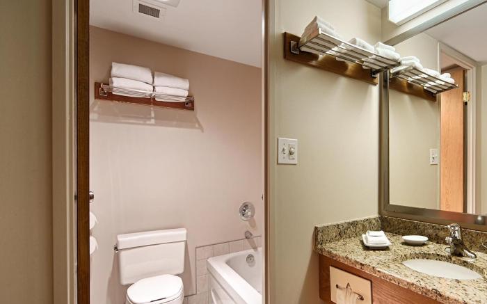 Best Western Plus Lamplighter Inn & Conference Centre
