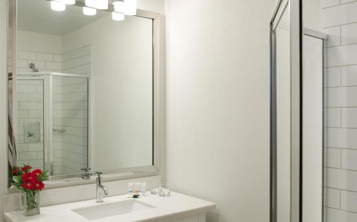 Four Points by Sheraton Victoria Gateway