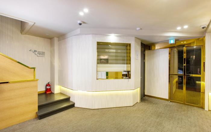 Brown-Dot Hotel Minam