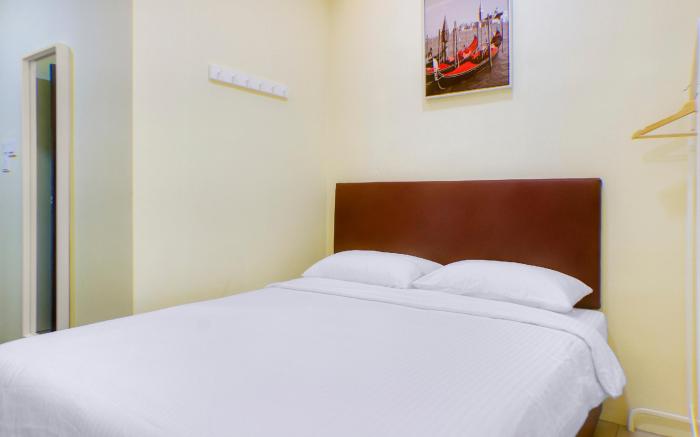 OYO 90090 Roselyn Inn 2