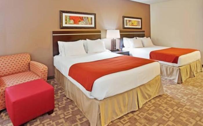 Holiday Inn Express Hotel and Suites Lincoln Airport By IHG