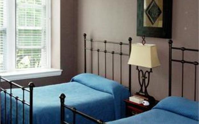 Longwood Inn