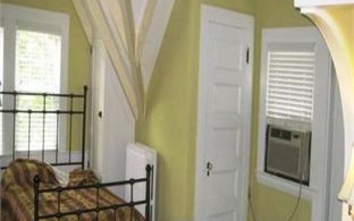 Longwood Inn