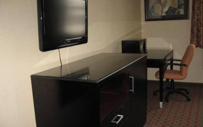 Town House Inn & Suites