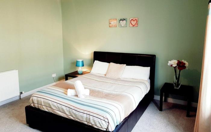 Warm & Cosy Family Home With Free Parking!