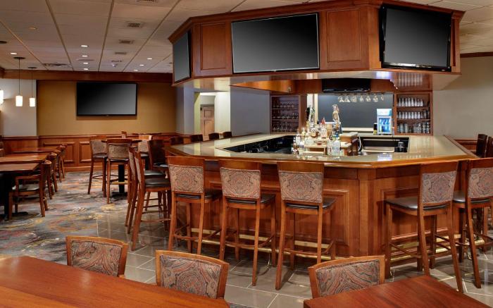 DoubleTree by Hilton Detroit - Dearborn
