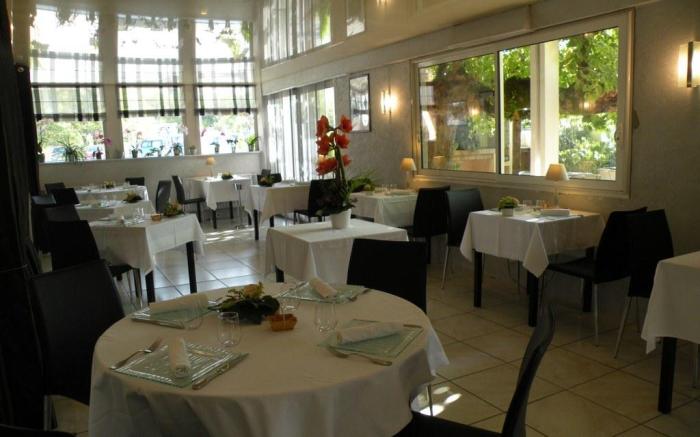 Logis Hotels - Le Pont Bernet - Hotel 2 etoiles et restaurant