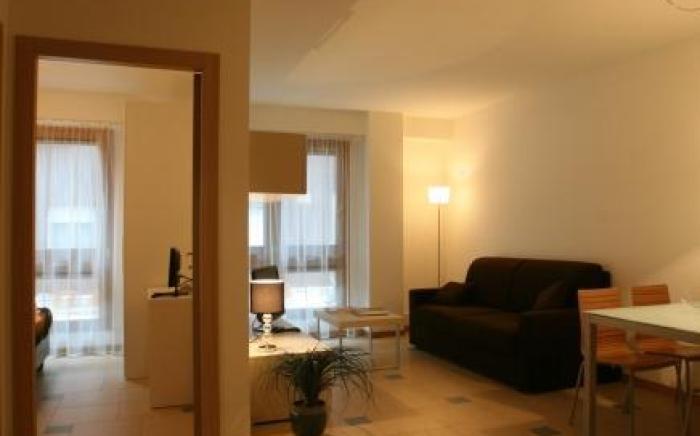 Lacroma Aparthotel