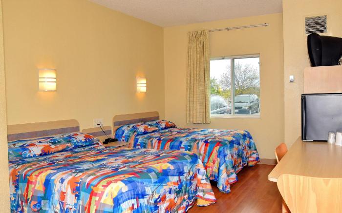 Motel 6-Whitby, ON - Toronto East
