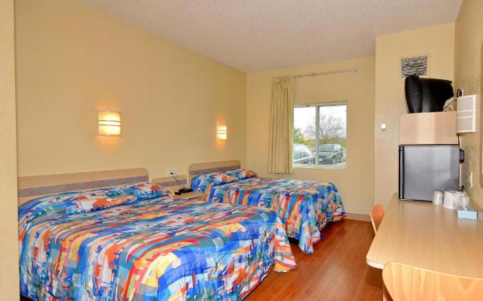 Motel 6-Whitby, ON - Toronto East