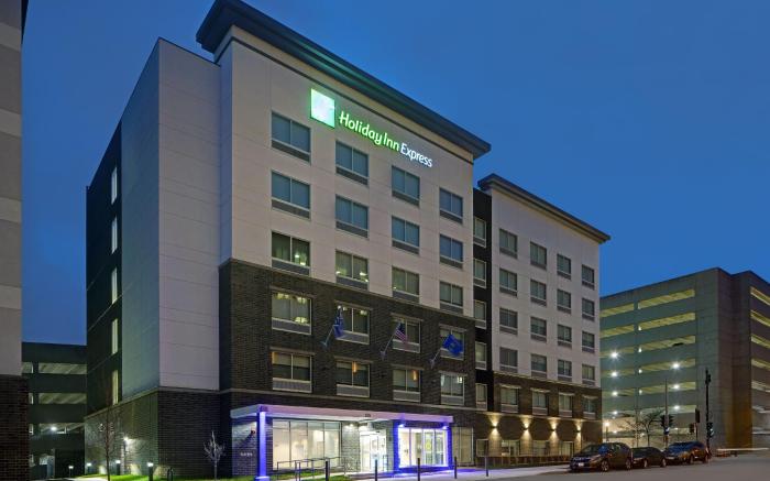 Holiday Inn Express Milwaukee Downtown By IHG