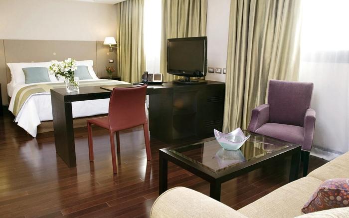 NH 9 de Julio Hotel