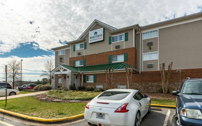 HomeTowne Studios & Suites Charlotte – Concord