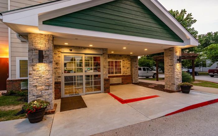 HomeTowne Studios & Suites Bentonville