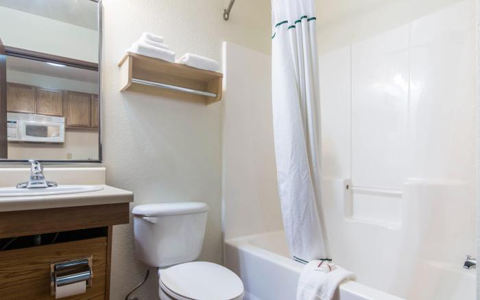 HomeTowne Studios & Suites Bentonville