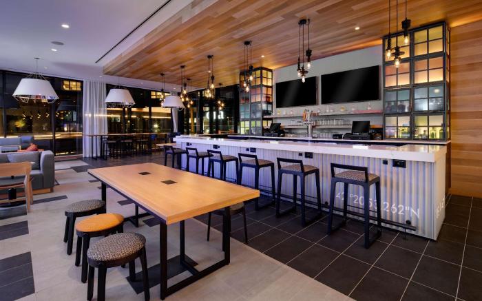 Hyatt Place Boston/Seaport District