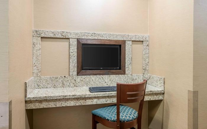 Comfort Inn & Suites Seattle North