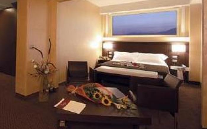 E' Hotel