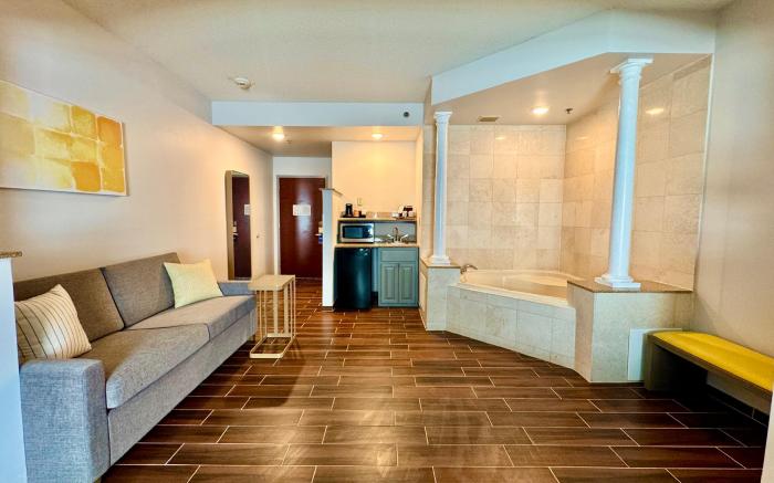 Comfort Suites East Brunswick - South River