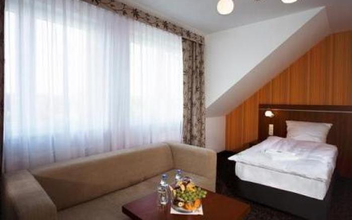 Hotel Azyl