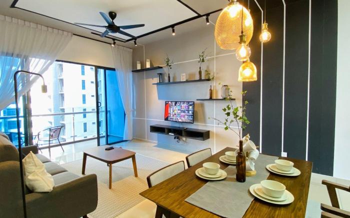 Atlantis -B13-6pax/5 mintoTown Jonker St/Pool View