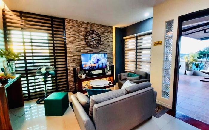 Amy's Penthouse Metro Manila Overlooking