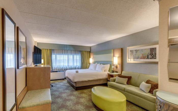 Crowne Plaza Lansing 