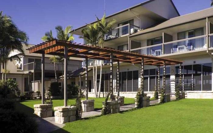Mercure Clear Mountain Lodge Spa & Vineyard