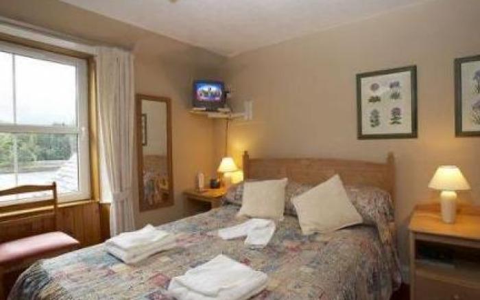 Loch Leven Hotel & Distillery