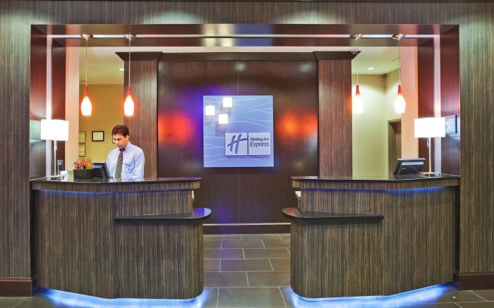 Holiday Inn Express & Suites North Dallas at Preston By IHG