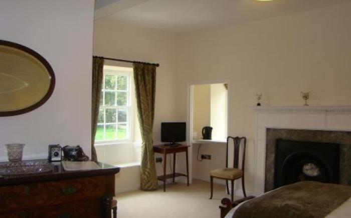 Rollestone Manor B&B and Restaurant