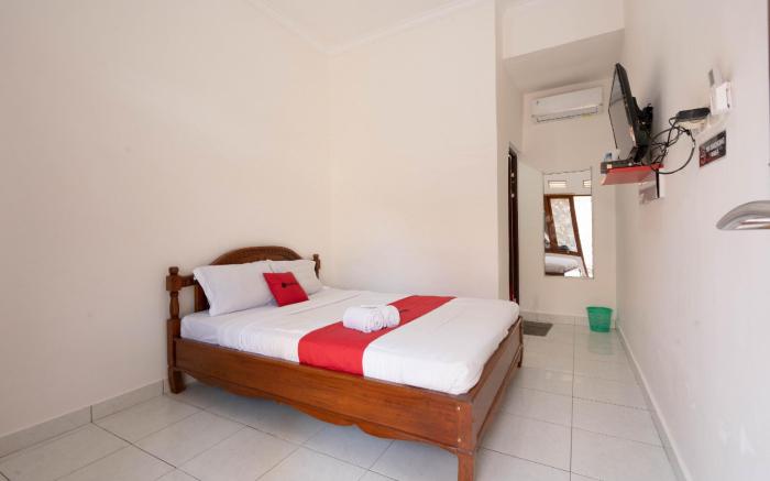 RedDoorz near Buleleng Harbour 2