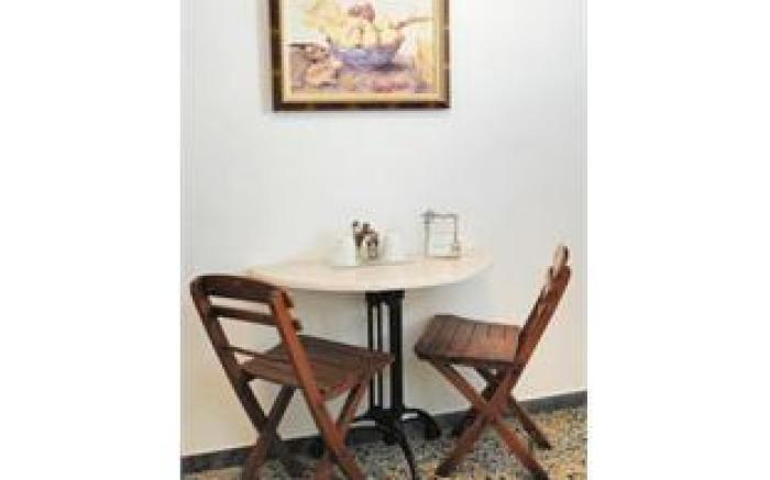 F Fine Suites - Adults Only