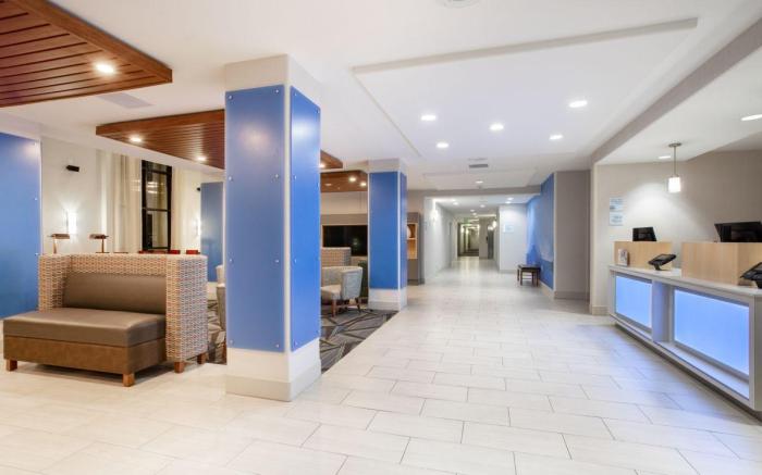 Holiday Inn Express & Suites Phoenix - Glendale Sports Dist By IHG