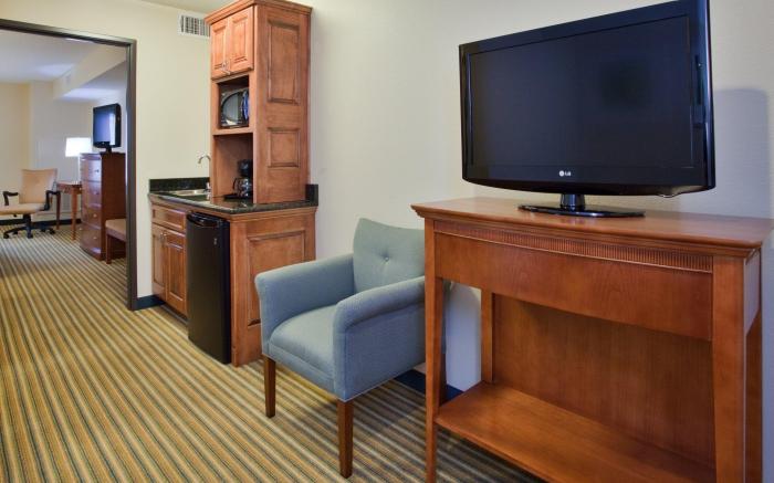 Holiday Inn Express Hotel & Suites Fredericksburg By IHG