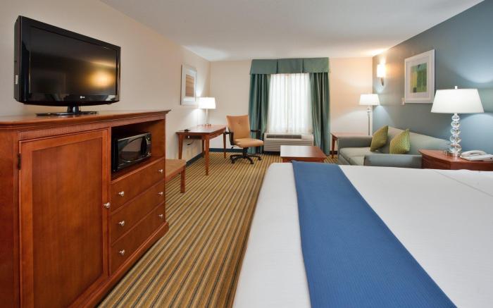 Holiday Inn Express Hotel & Suites Fredericksburg By IHG