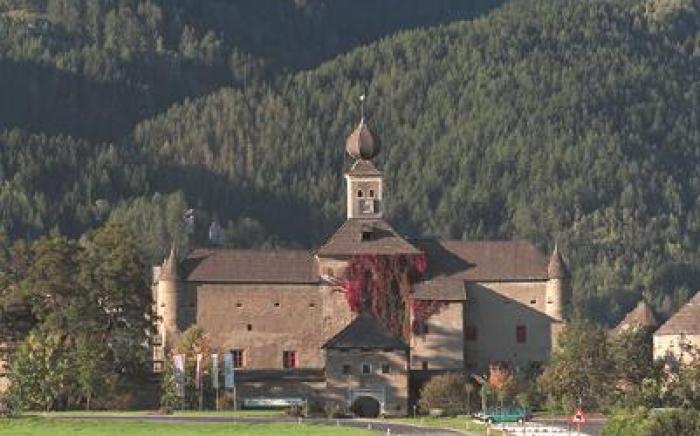 TAUROA Schloss Gabelhofen