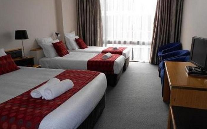 Commodore Regent Hotel