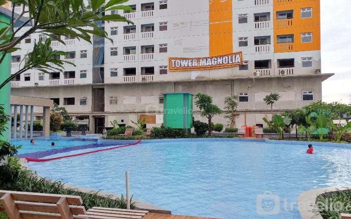 Studio with Access to Mall Green Pramuka Travelio