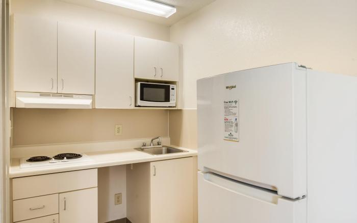 HomeTowne Studios by Red Roof Spartanburg - Asheville Highway